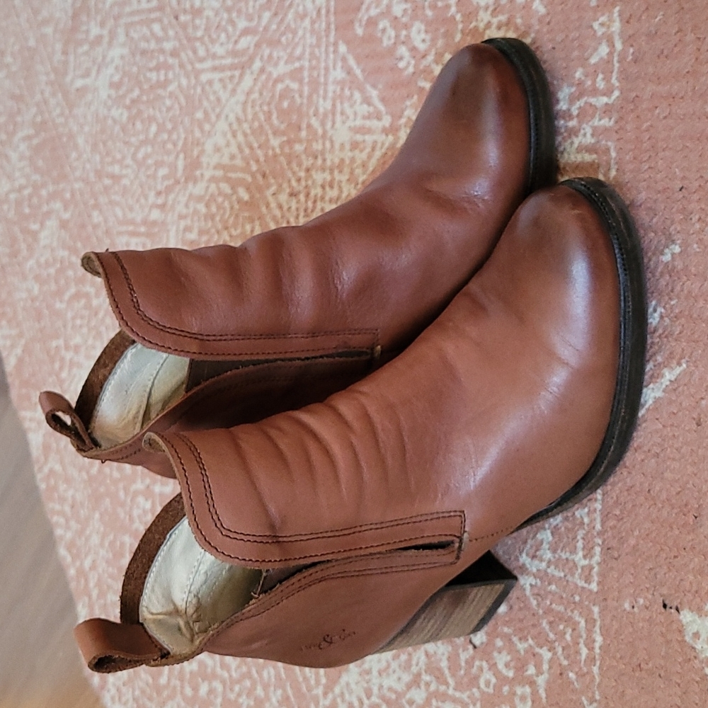 Bos. & Co. Belfielding Waterproof Chelsea Boot